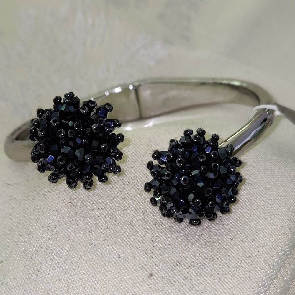 🌻NWT - INC Hinged Black Beaded Bubble Bracelet